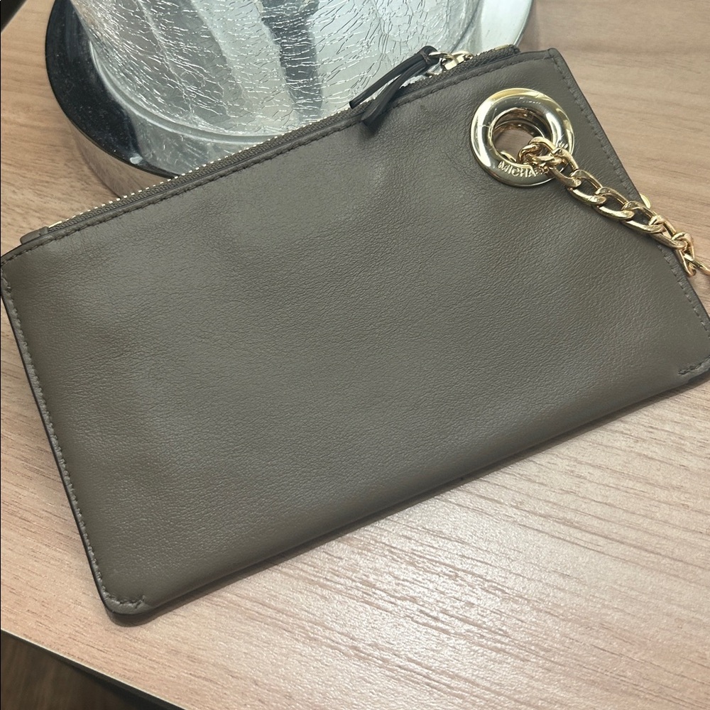 Michael Kors dark Brown/Tan Leather Card & Key Holder with Gold Chain - Picture 3 of 5